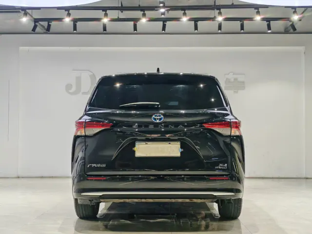 Toyota Sienna — Фото автомобиля 15