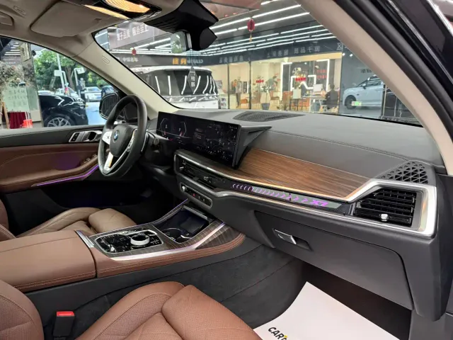 BMW X7 — Фото автомобиля 8