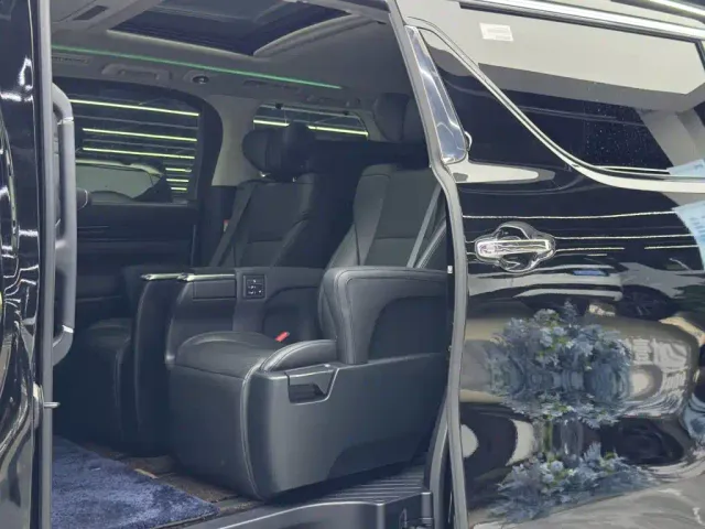 Toyota Vellfire — Фото автомобиля 9