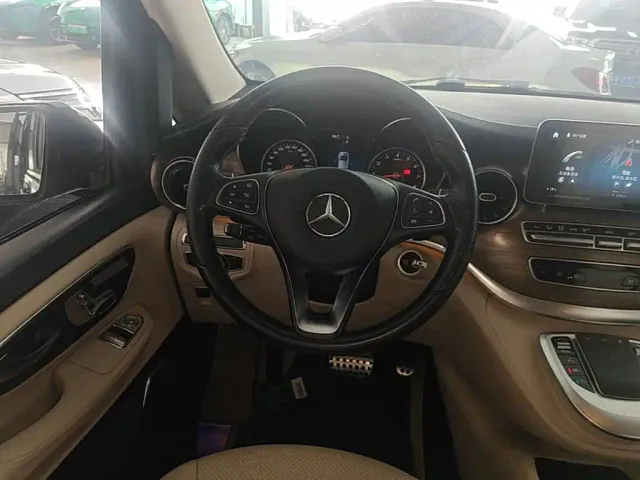 Mercedes-Benz V-Class — Фото автомобиля 10