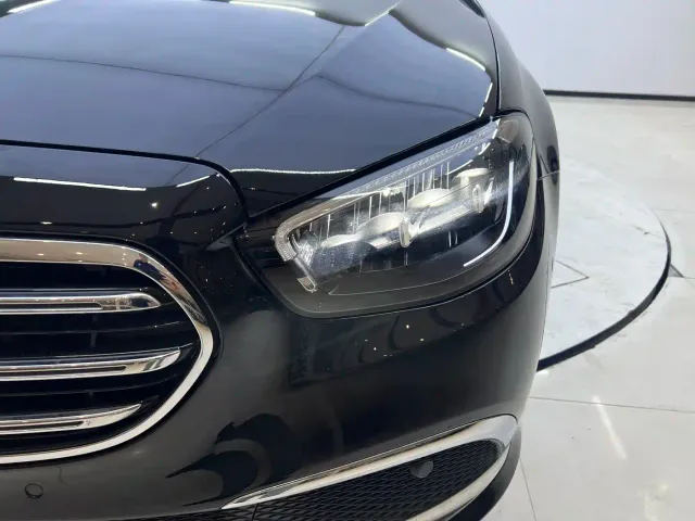 Mercedes-Benz E-Class — Фото автомобиля 9