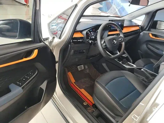 Livan X3 PRO — Фото автомобиля 15