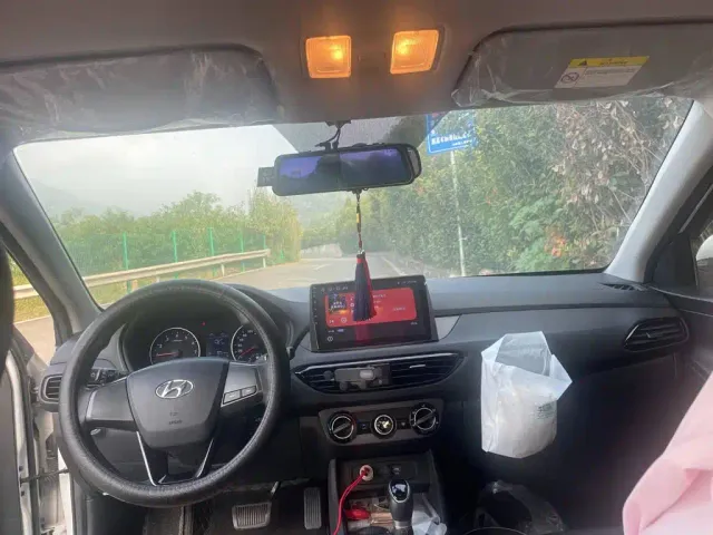 Hyundai Elantra — Фото автомобиля 5