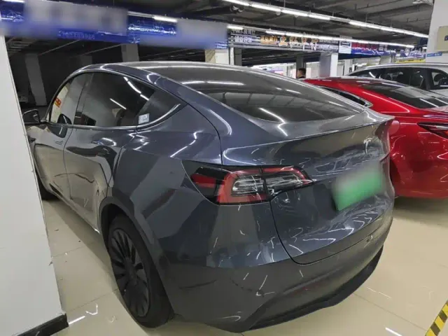 Tesla Model Y — Фото автомобиля 4