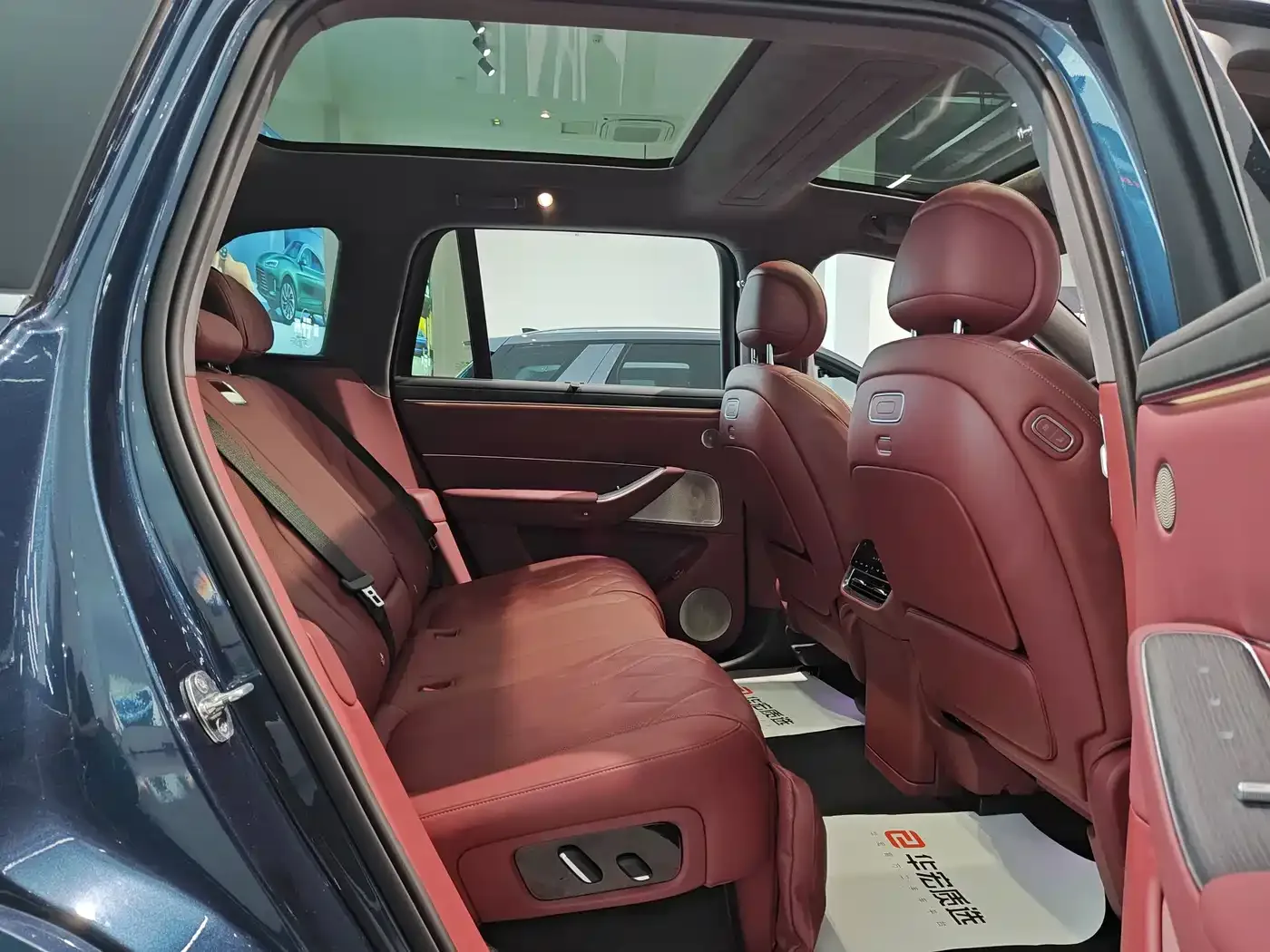 AITO Wenjie AITO M8 2025 Model Extended Range Ultra Edition 53.4kWh 5-Seater — Фото автомобиля 8