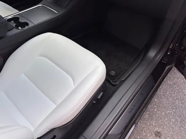 Tesla Model 3 — Фото автомобиля 16
