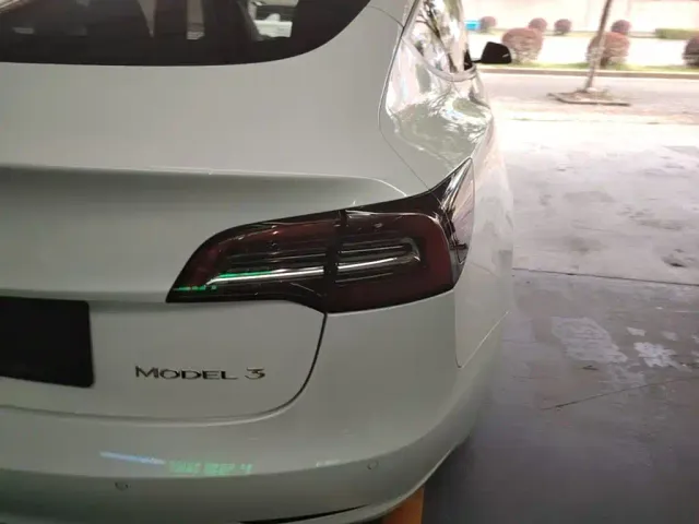 Tesla Model 3 — Фото автомобиля 7