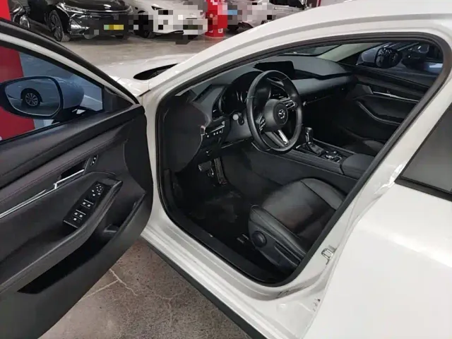 Mazda Axela — Фото автомобиля 15