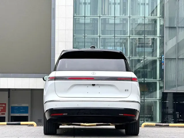 Nio ES8 — Фото автомобиля 8
