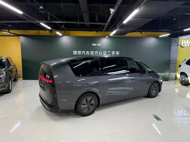 Li Auto MEGA — Фото автомобиля 7