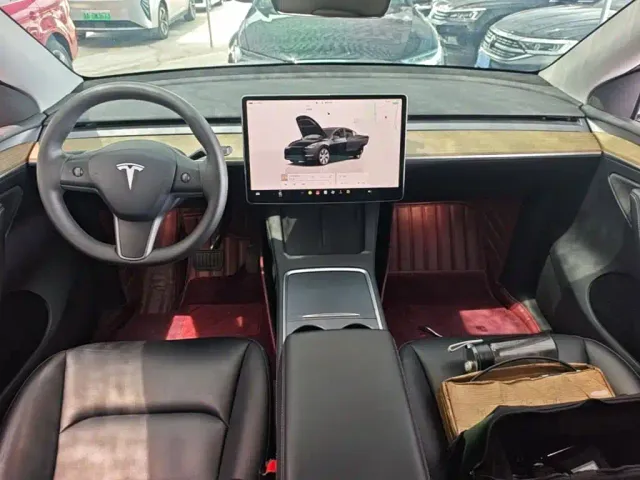 Tesla Model Y — Фото автомобиля 9