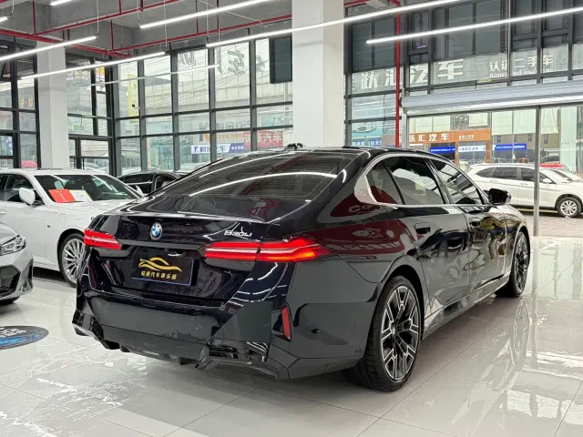 BMW 5 Series — Фото автомобиля 14