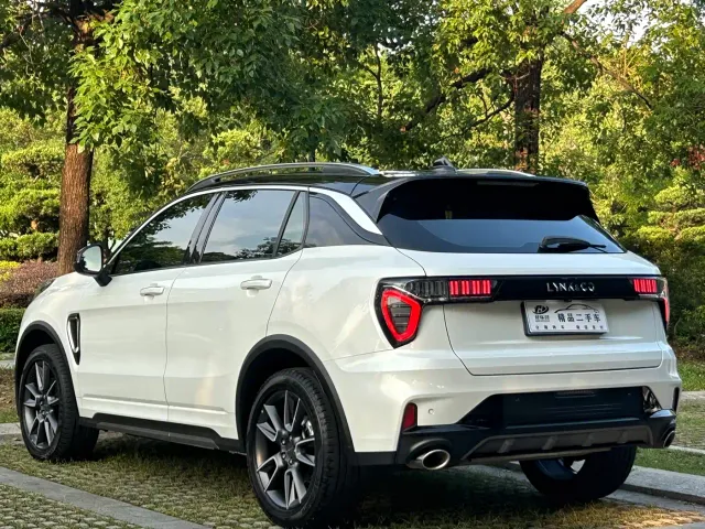 Lynk & Co 01 — Фото автомобиля 25