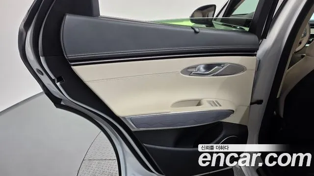 Genesis GV70 — Фото автомобиля 14