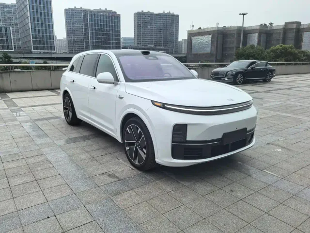 Li Auto L7 — Фото автомобиля 4