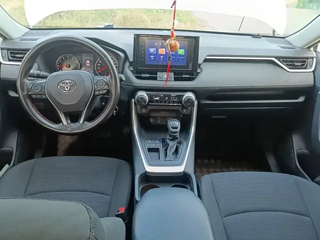 Toyota RAV4 — Фото автомобиля 5
