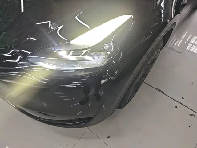 Tesla Model Y — Фото автомобиля 23