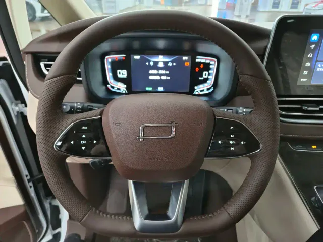 Bestune Besturn M9 — Фото автомобиля 14