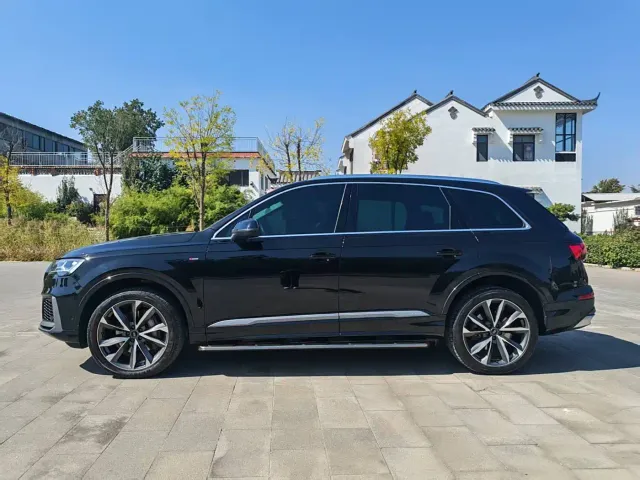 Audi Q7 — Фото автомобиля 4