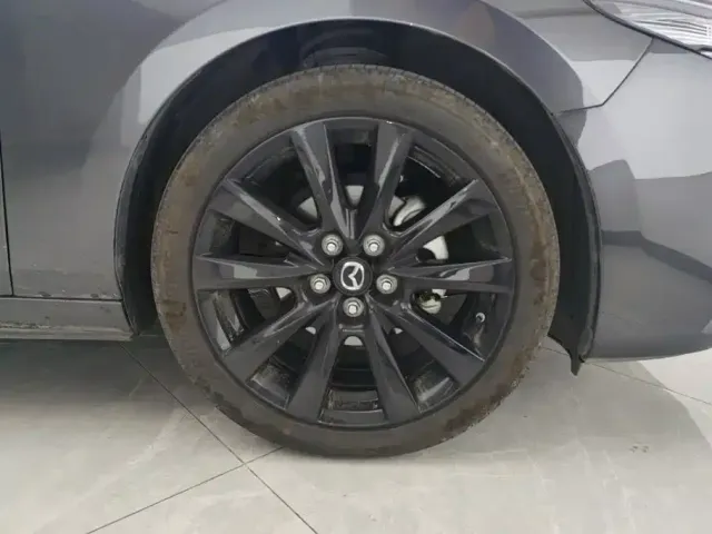 Mazda Axela — Фото автомобиля 6