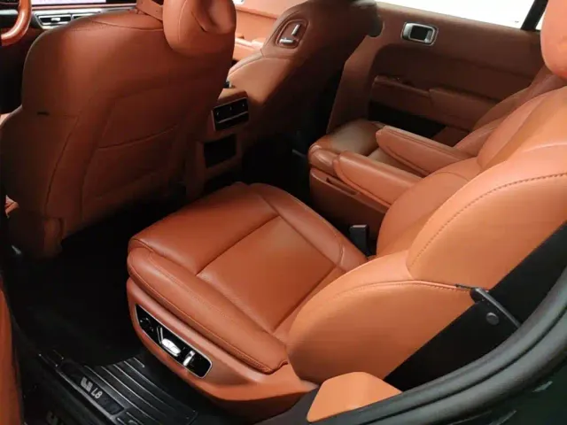Li Auto L8 — Фото автомобиля 16