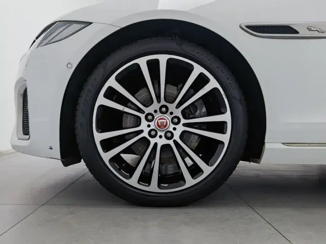 Jaguar XFL — Фото автомобиля 17