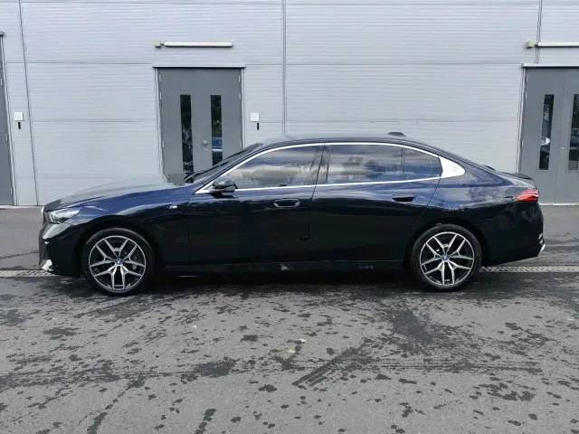 BMW i5 — Фото автомобиля 3