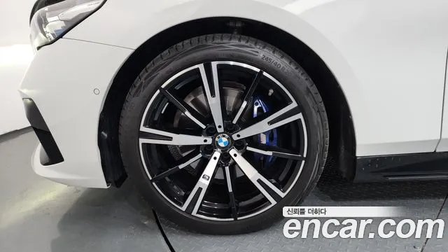 BMW 5-Series 5 серия (G60) 530i xDrive M Sport — Фото автомобиля 5