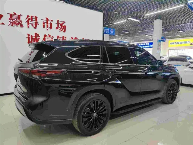 Toyota Highlander — Фото автомобиля 6