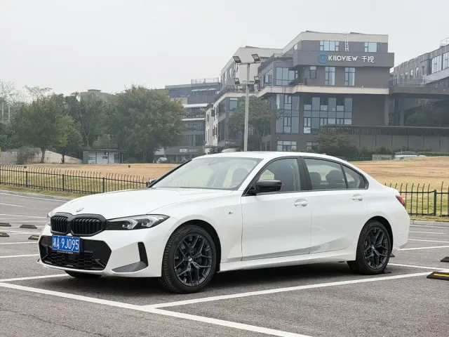 Фотография автомобиля — BMW 3 Series