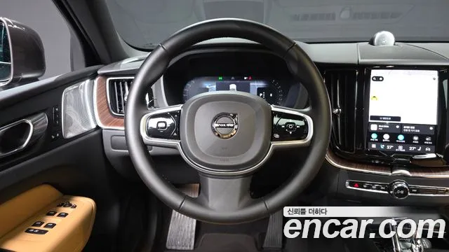 Вольво XC60 — Фото автомобиля 12