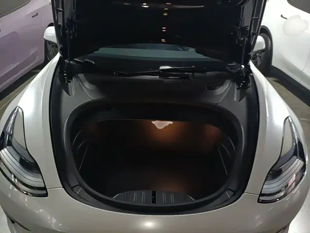 Tesla Model 3 — Фото автомобиля 19