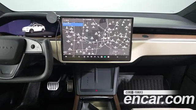 Tesla Model X — Фото автомобиля 13