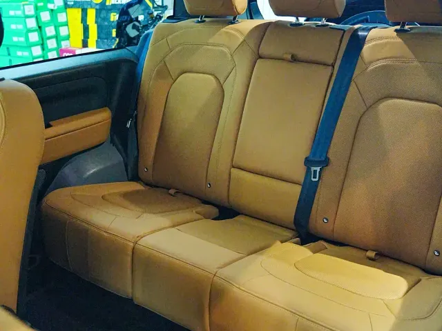 Land Rover Defender — Фото автомобиля 13