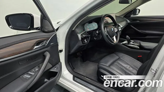 BMW 5-Series 5 серия (G30) 530i xDrive Luxury — Фото автомобиля 11