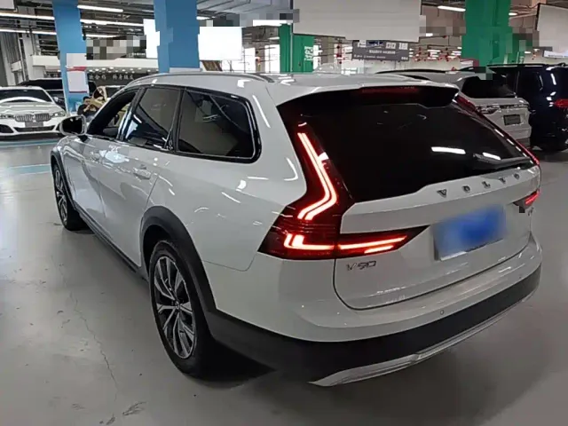 Volvo V90 — Фото автомобиля 4