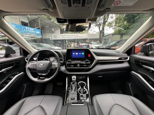 Toyota Highlander — Фото автомобиля 14