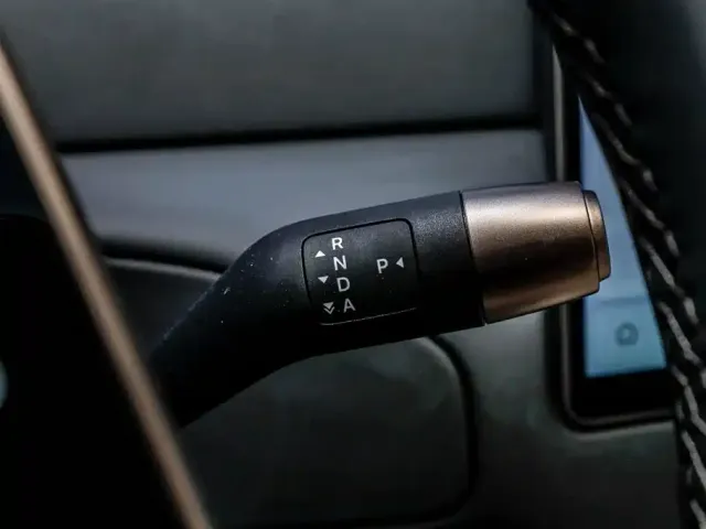 Li Auto MEGA — Фото автомобиля 20