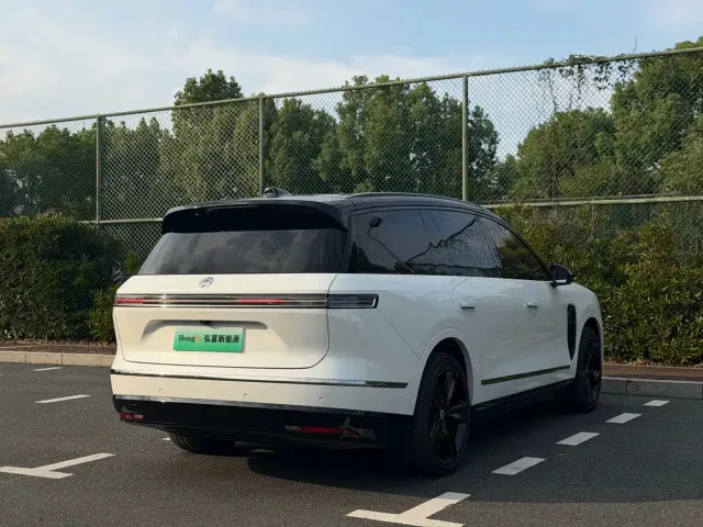 Nio ES8 — Фото автомобиля 20