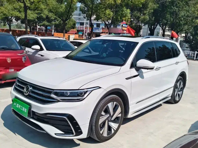 Фотография автомобиля — Volkswagen Tiguan L