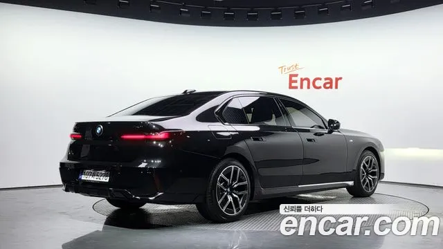 BMW 7 Series G70 — Фото автомобиля 2