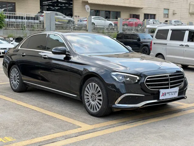 Mercedes-Benz E-Class — Фото автомобиля 3