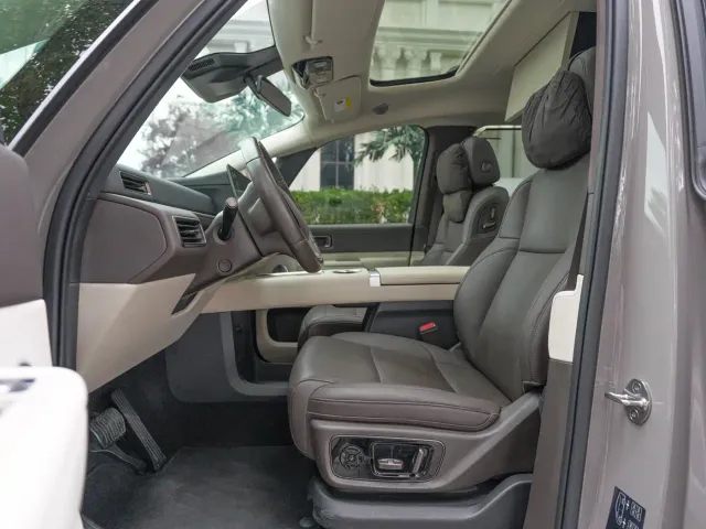 Li Auto MEGA — Фото автомобиля 13