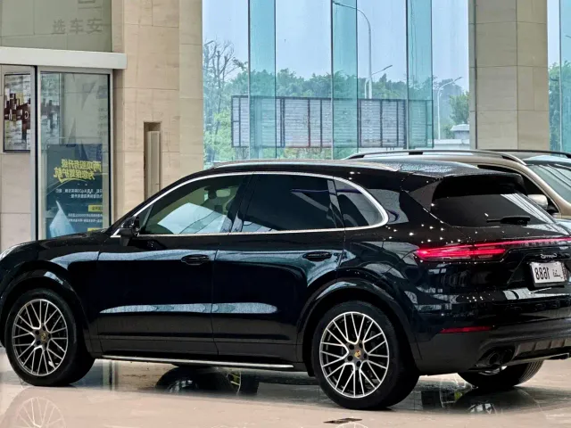 Porsche Cayenne — Фото автомобиля 4