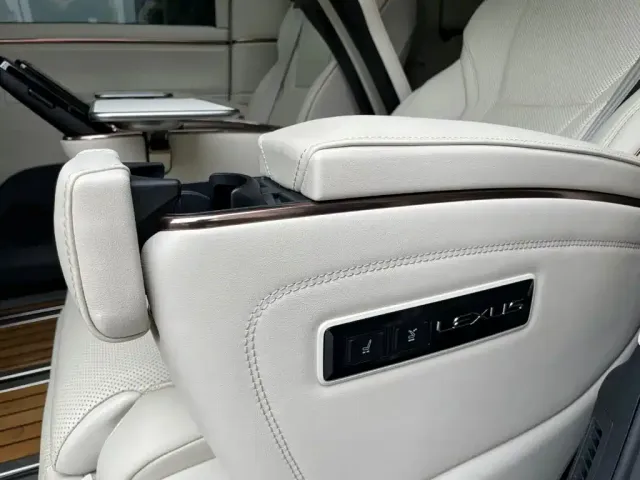 Lexus LM — Фото автомобиля 16