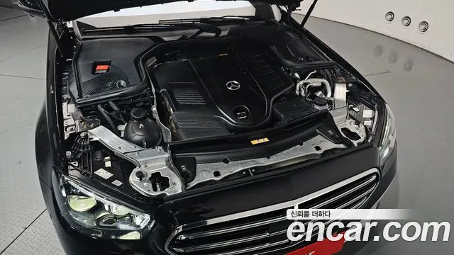 Mercedes-Benz E-Class — Фото автомобиля 6