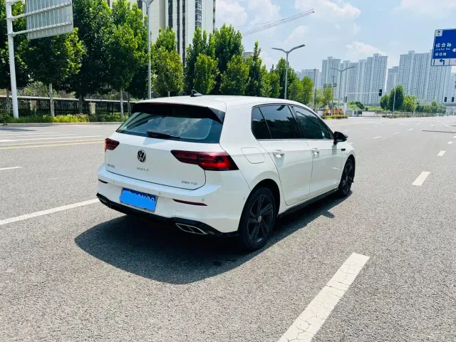 Volkswagen Golf — Фото автомобиля 11