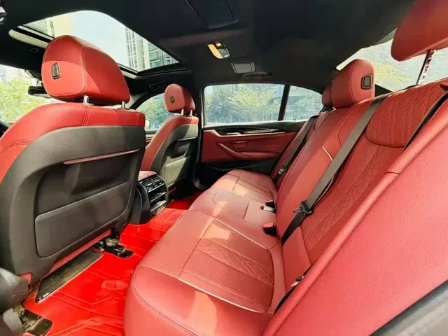 BMW 5 Series — Фото автомобиля 16