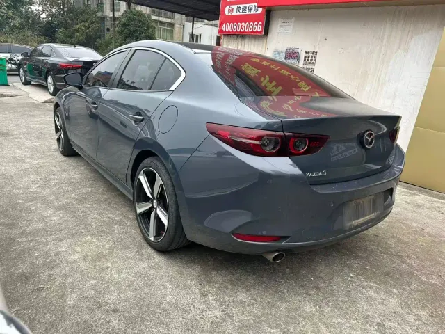 Mazda Axela — Фото автомобиля 7