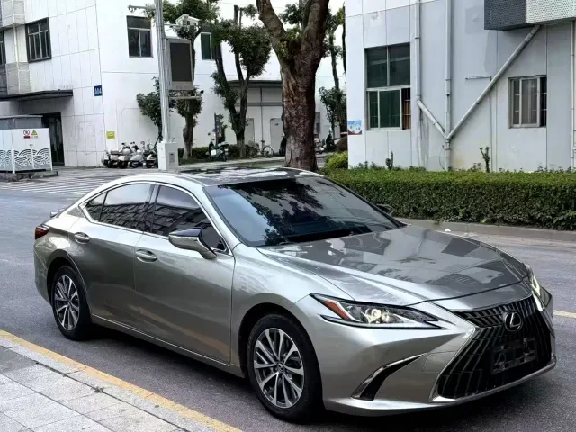 Lexus ES — Фото автомобиля 8
